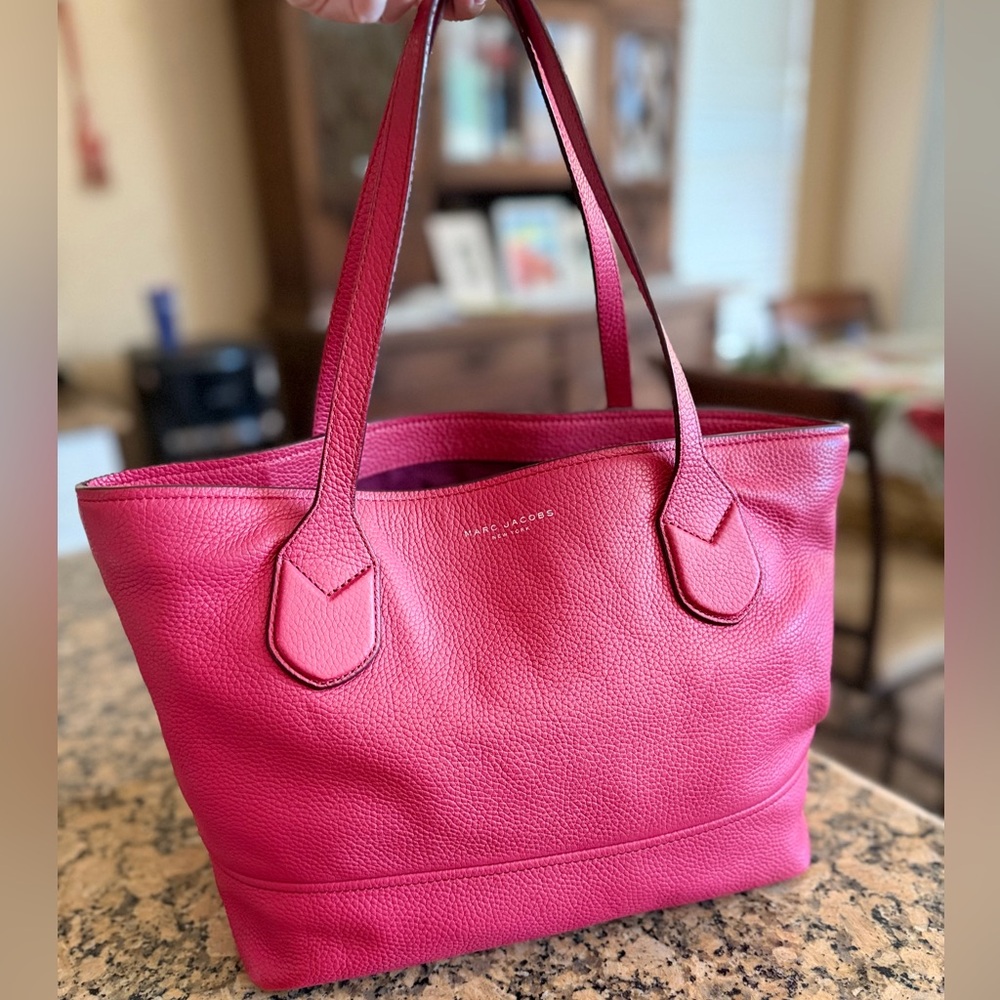 Marc Jacobs leather tote bag in raspberry red pebbled leather medium sized